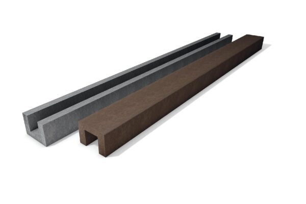 Zwei auf dem Biden liegende Reitplatzeinfassungen Standard in grau und braun